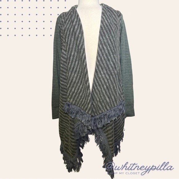 Anthropologie Sweaters - Saturday Sunday sweater draped grey & green open front fringe women small
